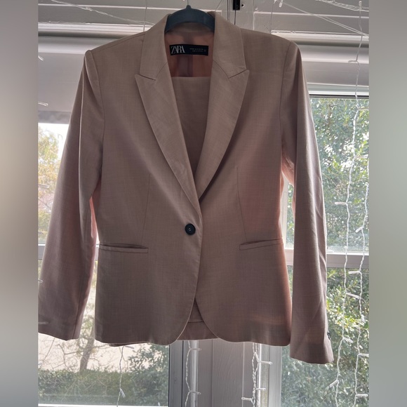 Zara business suit - Picture 1 of 4
